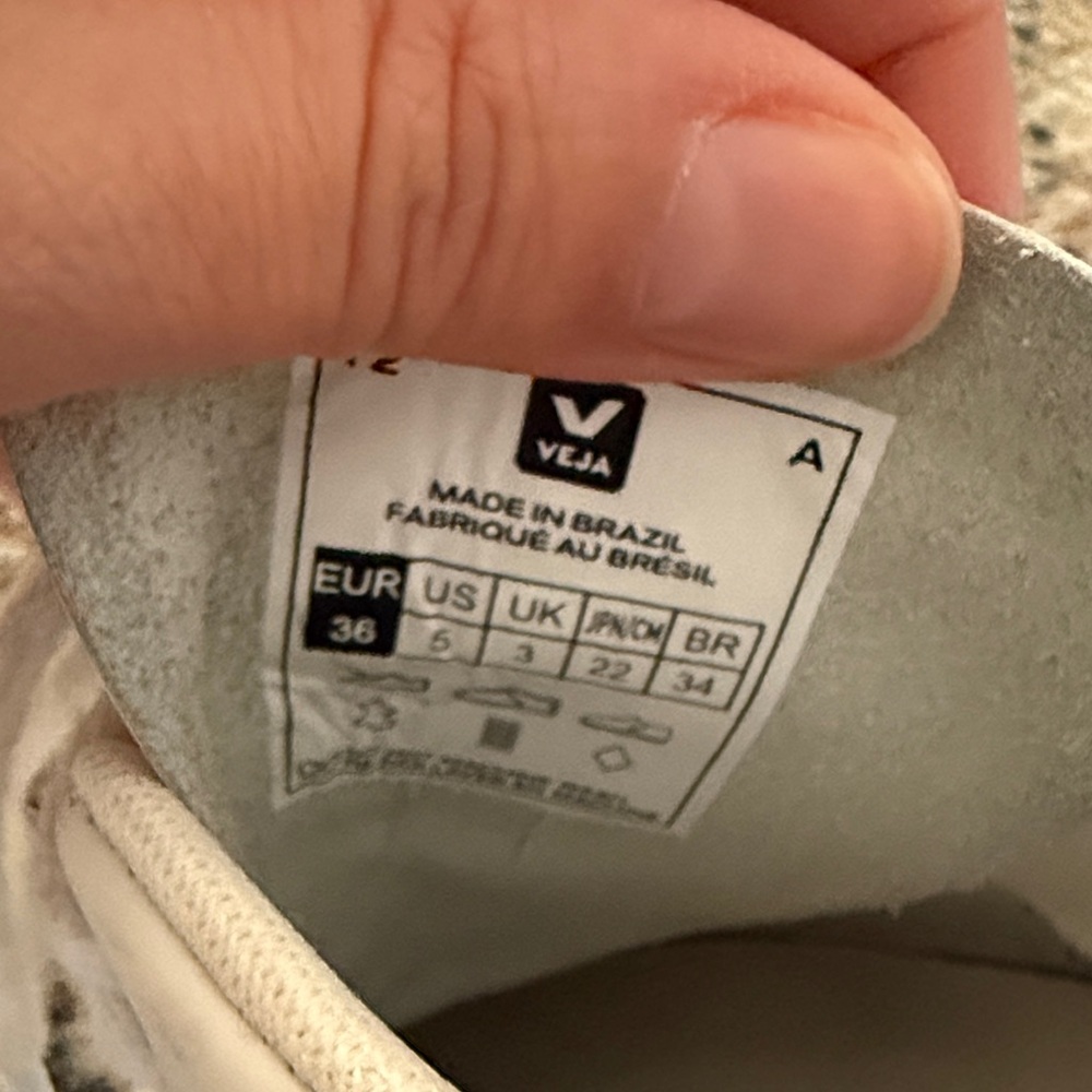 Veja V10 Sneakers with Gold- Size 5/EU36 - Picture 4 of 4